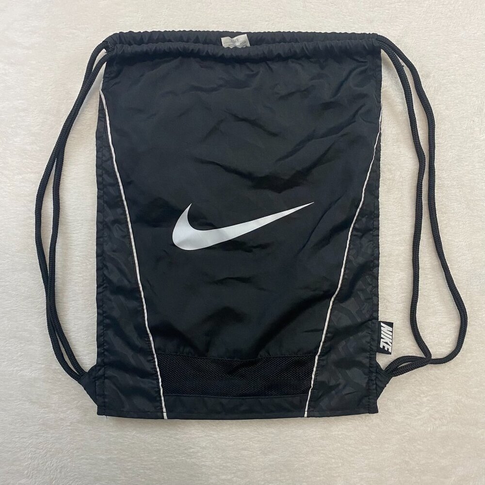 Nike Drawstring Black & White Gym Bag Vented